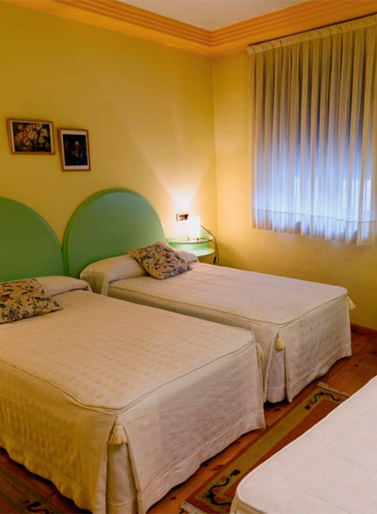 casona-de-babia-san-emiliano-vert_0005_habitacion-cuadruple-1024x576