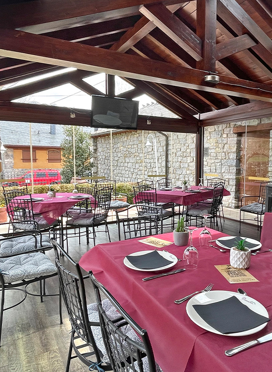 casona-de-babia-san-emiliano-vert_0011_restaurante-casona-de-babia-san-emiliano-porche