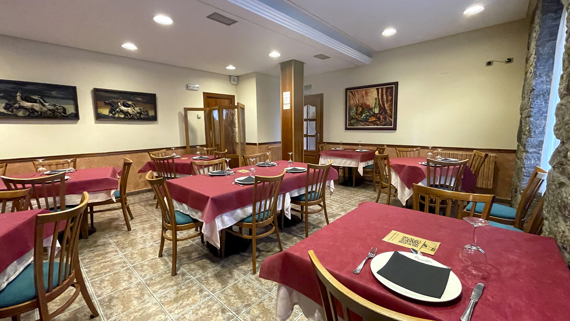 restaurante-casona-de-babia-san-emiliano-comedor